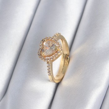 Pirinç Gold Renk Zirkon Taşlı Kalp Charm Model Kadın Yüzük Pirinç Gold Renk Zirkon Taşlı Kalp Charm Model Kadın Yüzük